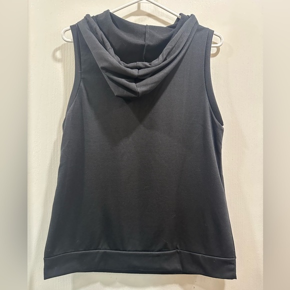 Hooded tank - Picture 5 of 5